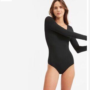EVERLANE | THE LONG-SLEEVE V-NECK BODYSUIT